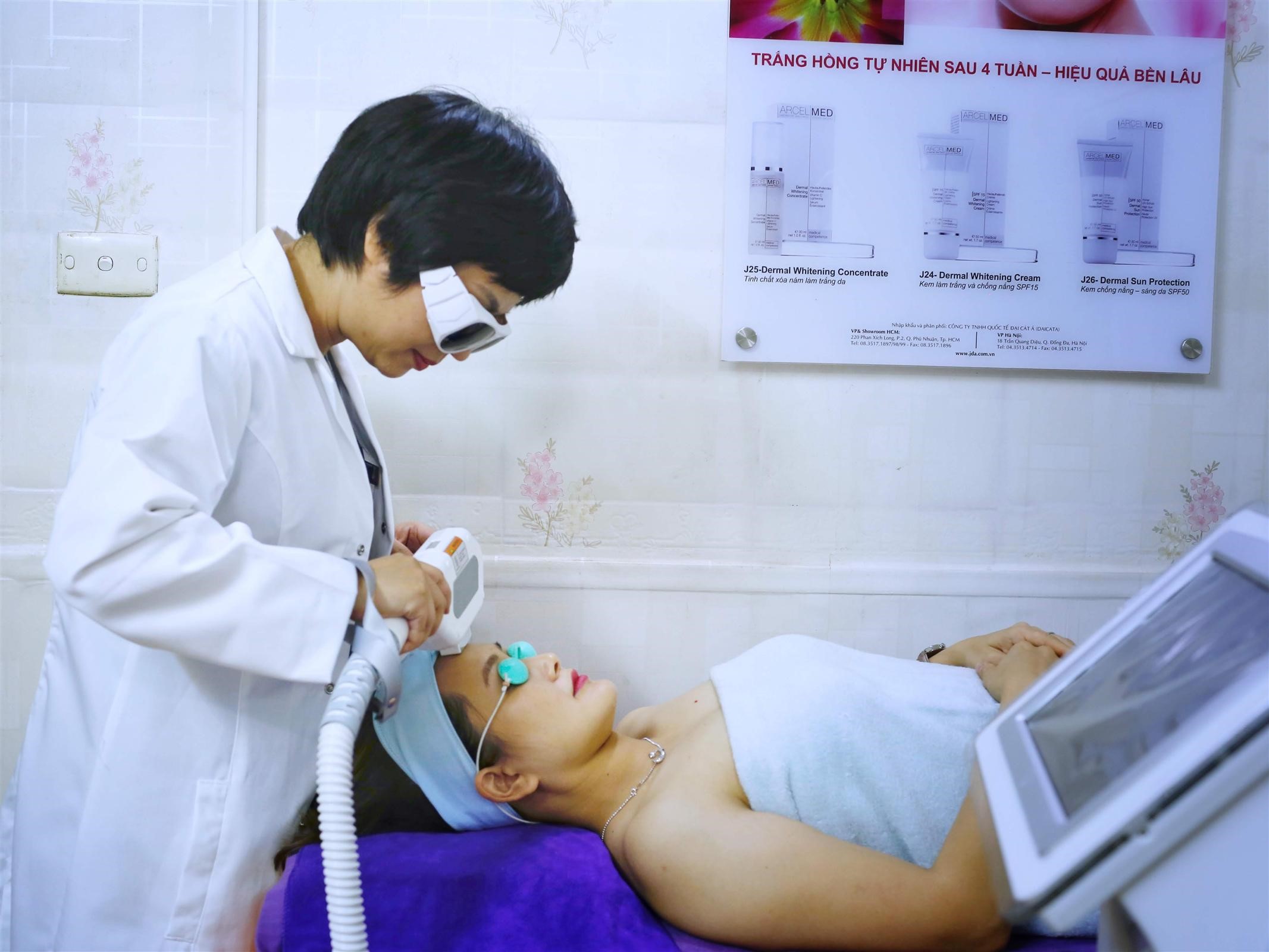 ĐIỀU TRỊ TRỨNG CÁ BẰNG ÁNH SÁNG XUNG CƯỜNG ĐỘ CAO (INTENSE PULSED LIGHT - IPL)