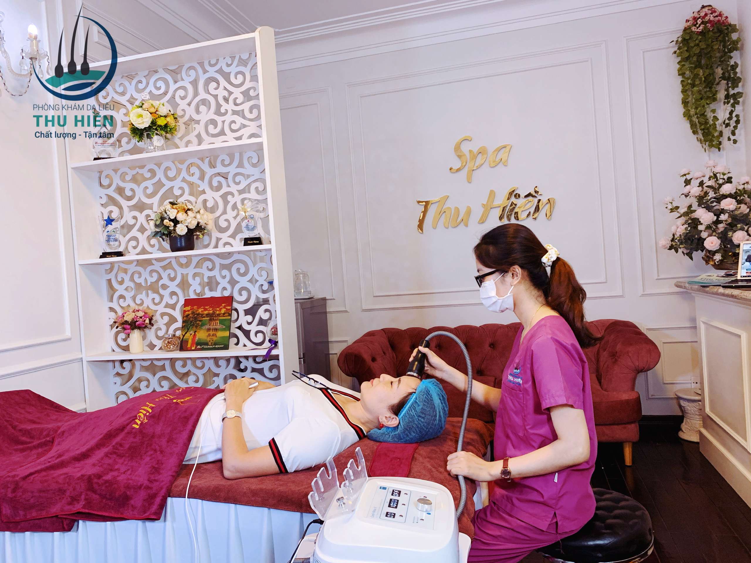 LẤY NHÂN MỤN KẾT HỢP ĐIỆN CHUYỂN ION (IONTOPHORESIS) ĐIỀU TRỊ MỤN TRỨNG CÁ