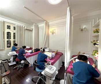  8H30 TỐI TẠI DA LIỄU THU HIỀN - Đèn vẫn sáng, phòng khám vẫn cần mẫn