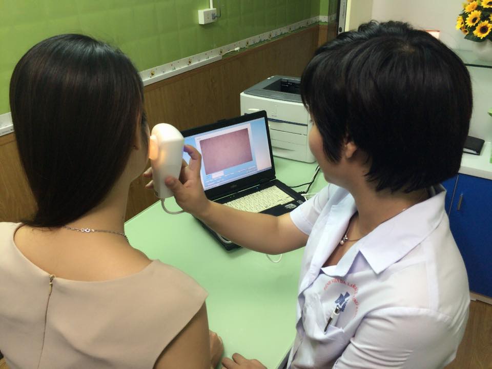 CHỤP MẶT VÀ PHÂN TÍCH DA TÓC BẰNG MÁY SOI DA PC35 CỦA ĐỨC